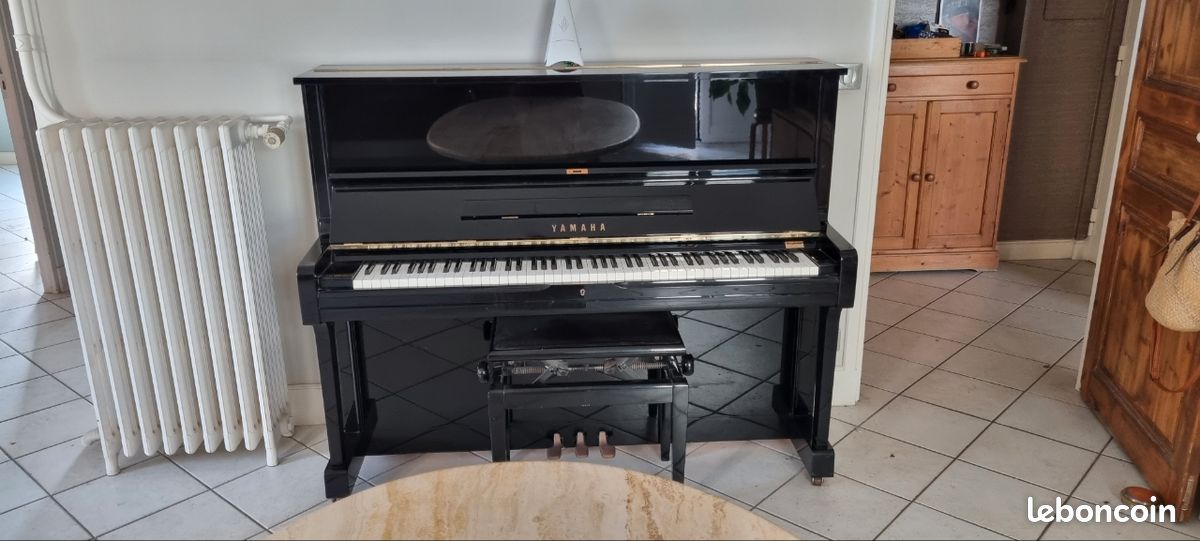Piano droit 8